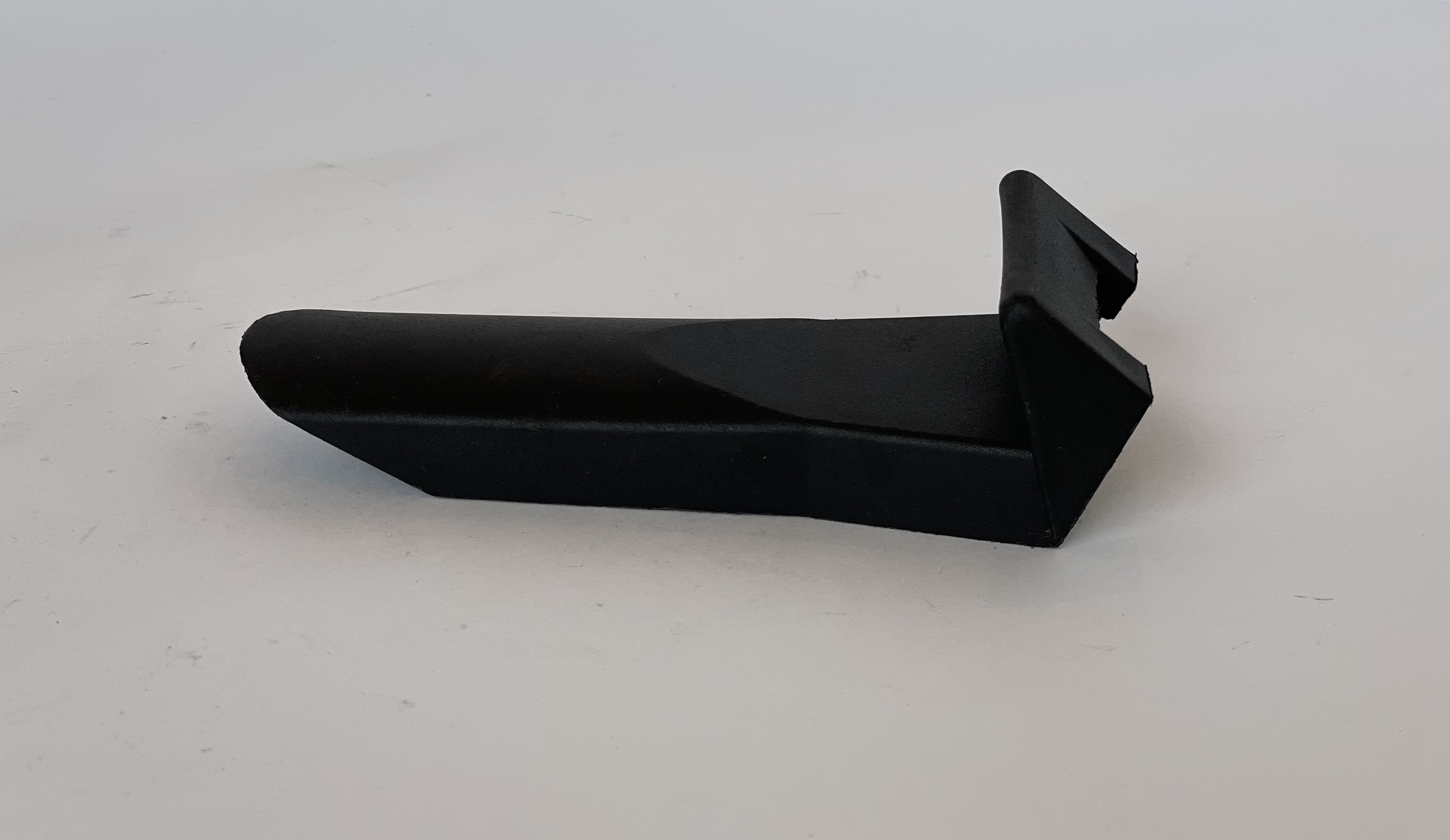 DL55-2 Пластиковая накладка на кулачки (чёрная) длинная (комплект 4шт. на стол)